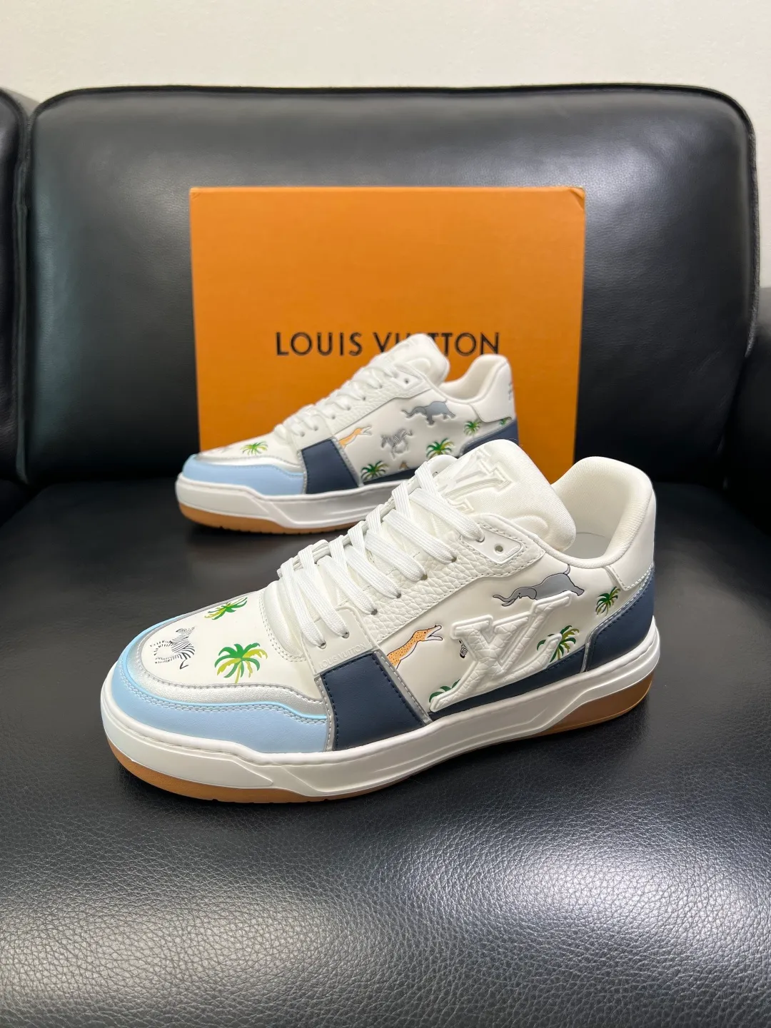 Men's shoes 💰 940 Lv high quality top crafts Louis Vuitton, sports sneakers counter synchronization, uppers imported from Italy, high-quality splicing colorful complex crafts, imported mesh pads soft and comfortable, soles: original soles specially provided by the original factory, T men's shoes 💰U exclusive movable molded soles super comfortable, original factory single goods, code number 39-44 (customized 38 45)